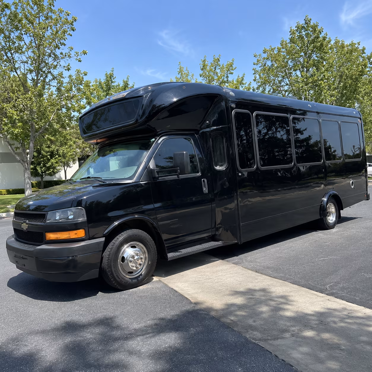 huntington park 15 passenger party bus