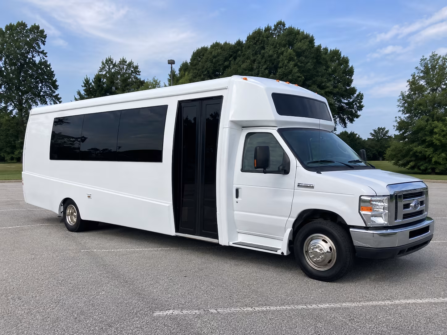 huntington park 18 passenger party bus