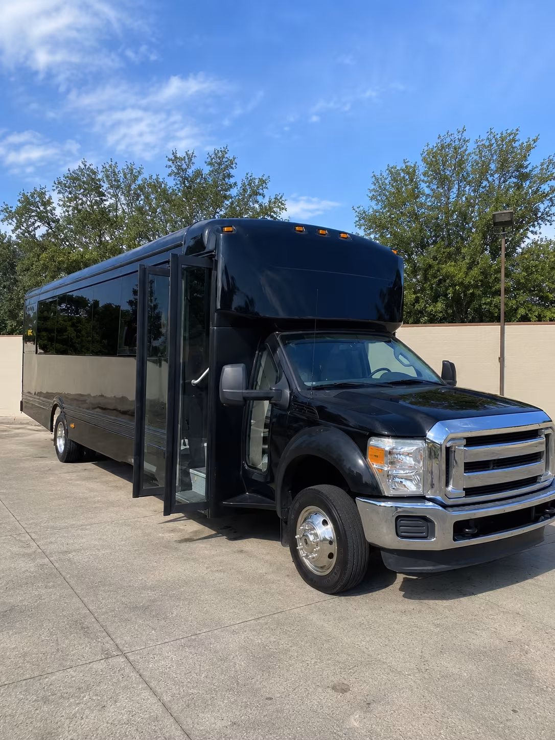 huntington park 20 passenger party bus