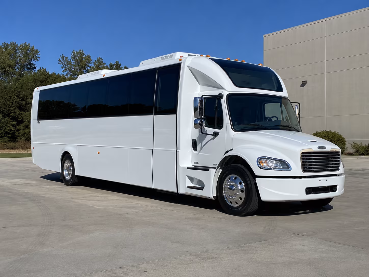 huntington park 28 passenger party bus