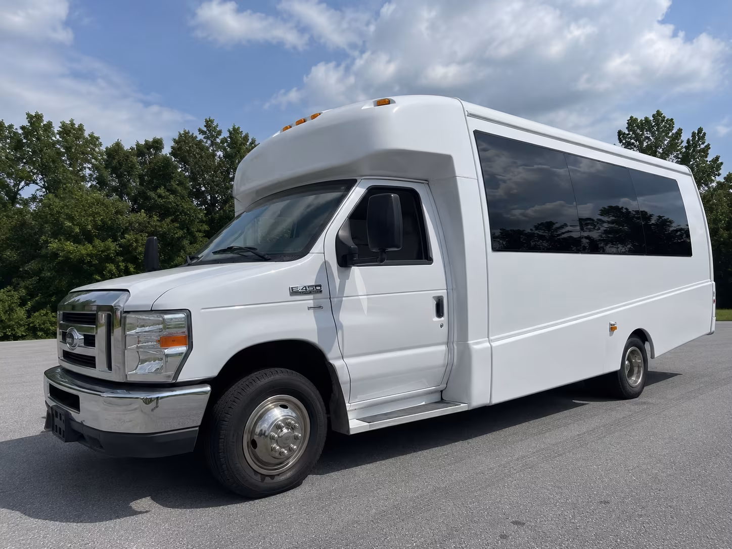 party buses with the amenities that make huntington park prom night unforgettable
